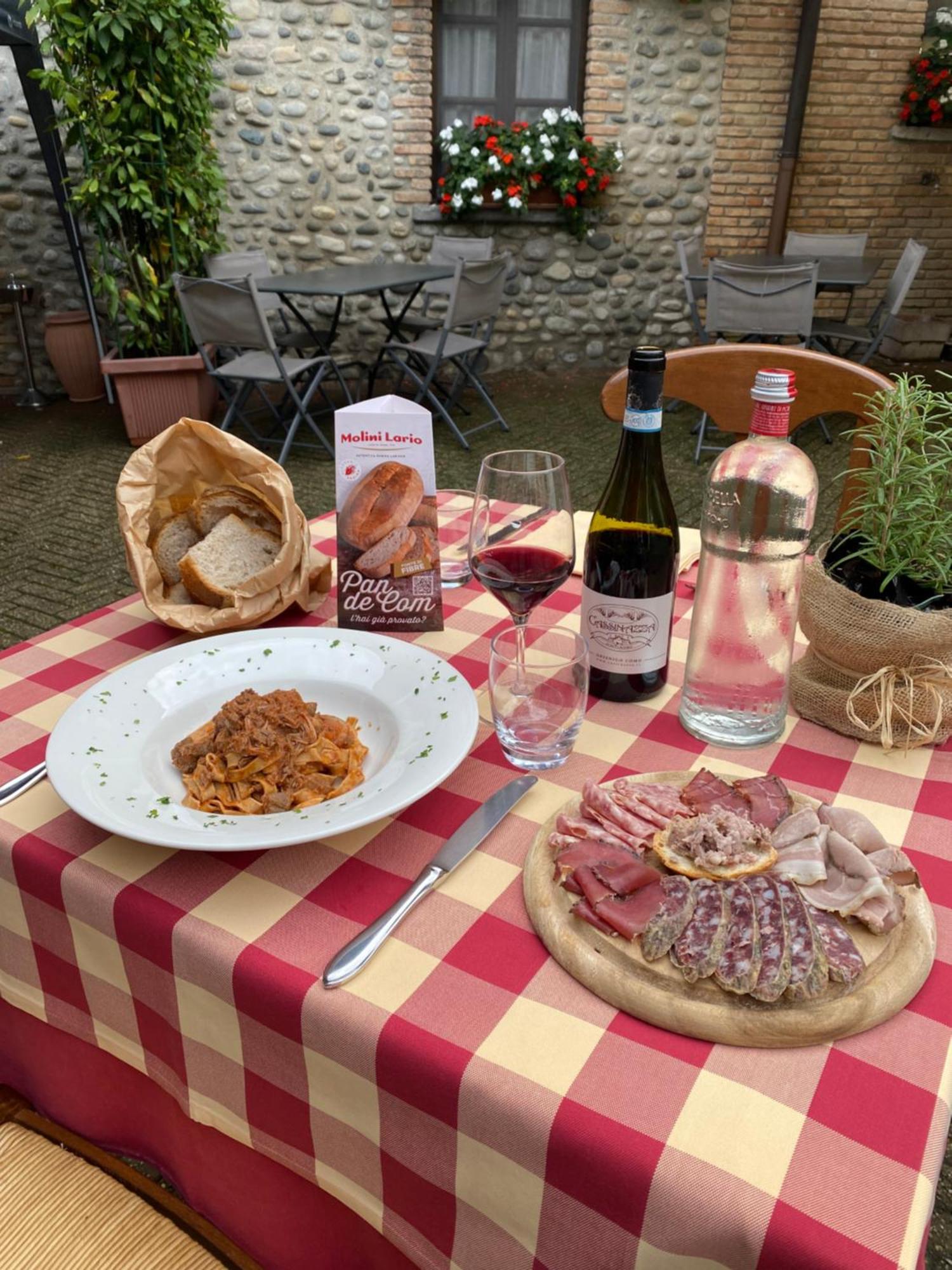 Agriturismo Cassinazza Orsenigo エクステリア 写真