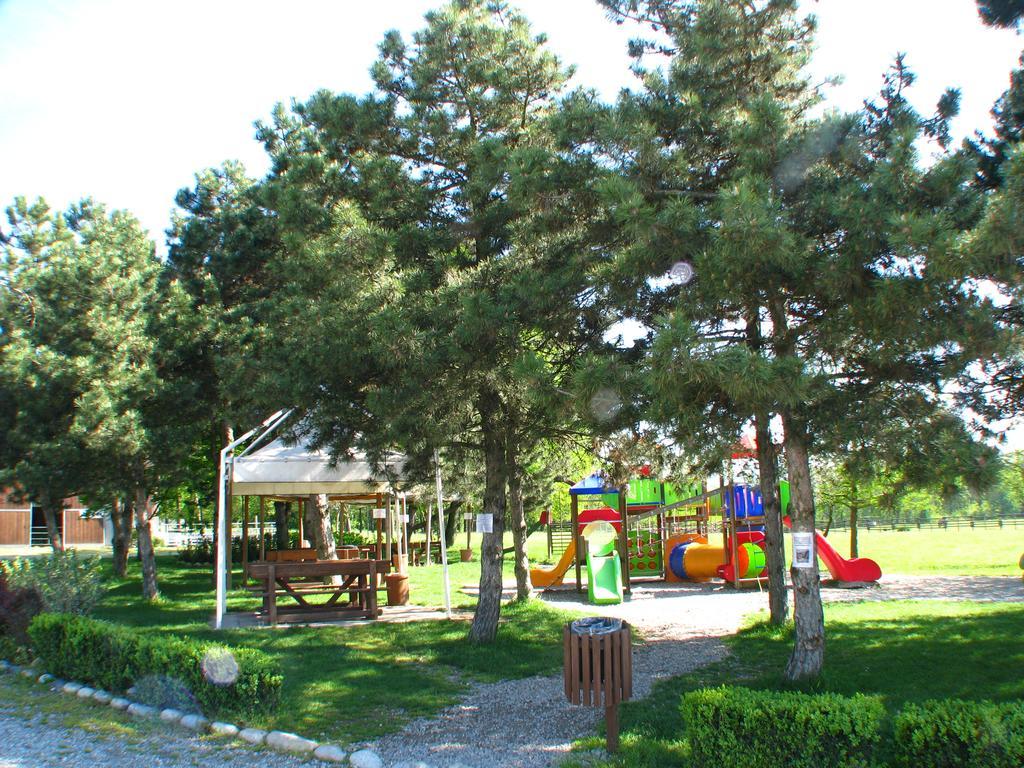 Agriturismo Cassinazza Orsenigo エクステリア 写真